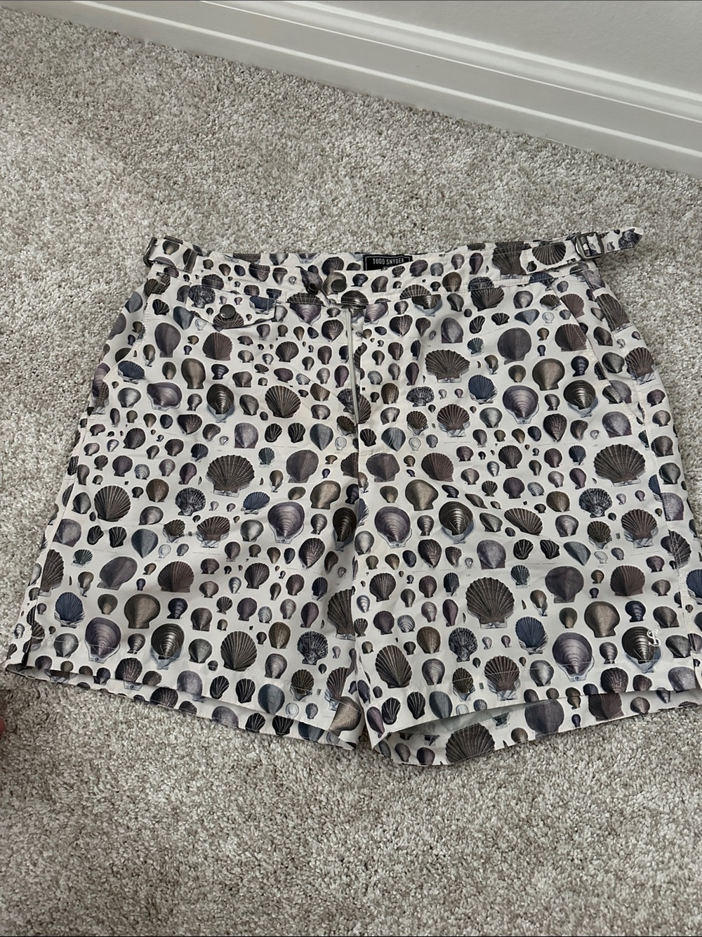 MENS SHELL SHORTS